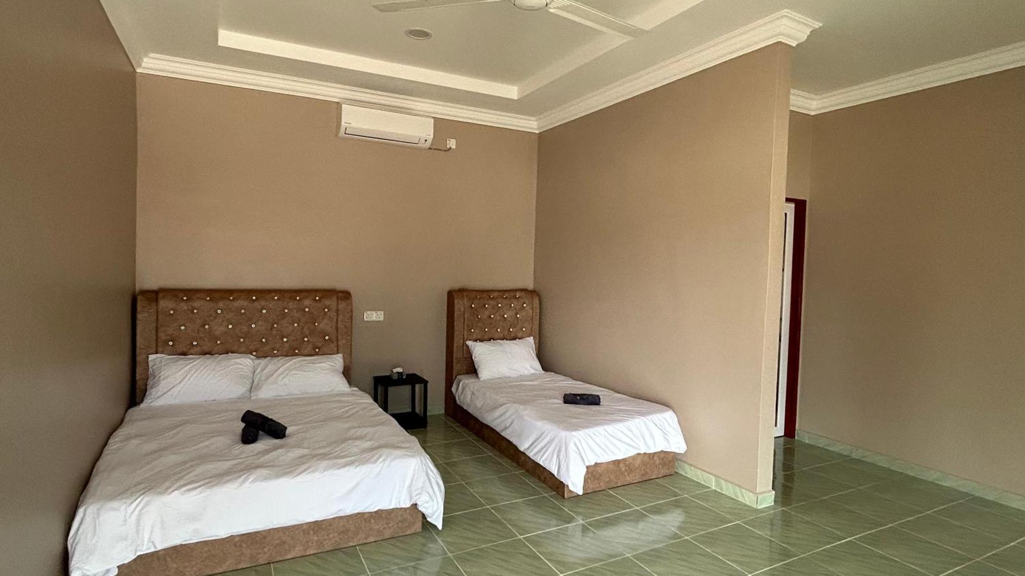 Sasuka Chalet Pantai Pandak Kuala Terengganu Luaran gambar